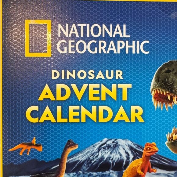 National Geographic Dinosaur Advent Calendar 24 Dino Figures & 5 Fossils to Dig - Picture 2 of 5